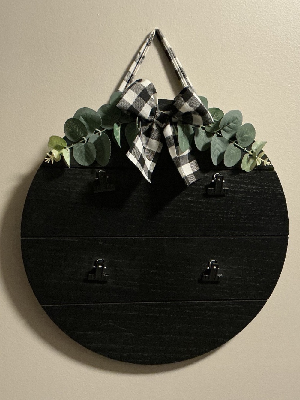 Round Wooden Photo Hanger w/Clips